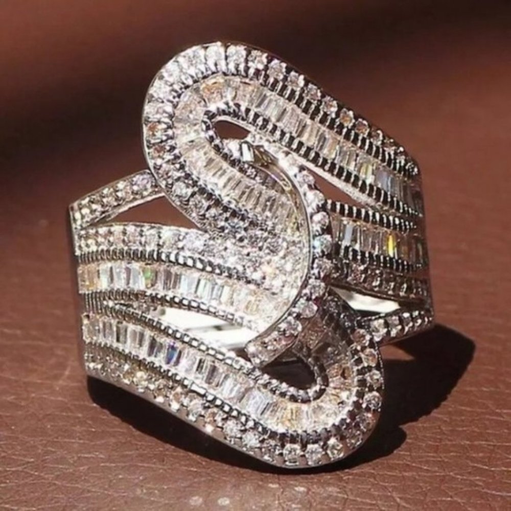 **5.6 CT Silver Baguette Round Diamond Ring - Picture 1 of 3